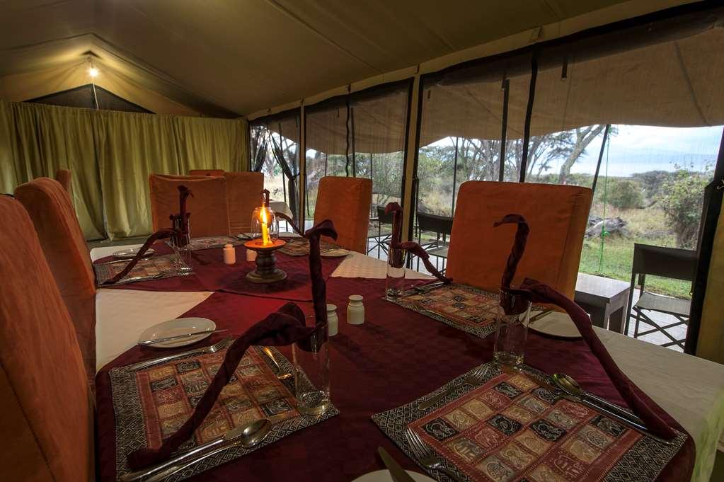 Karibu Camps And Lodges Lions Paw Ngorongoro คาราทู ร้านอาหาร รูปภาพ